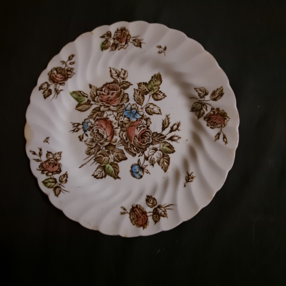 JOHNSON BROTHERS STAFFORDSHIRE BOUQUET sauser